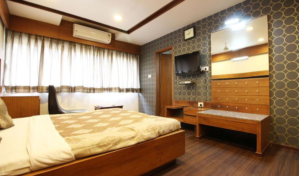 Hotel Kanak Comfort Ахмедабад Экстерьер фото